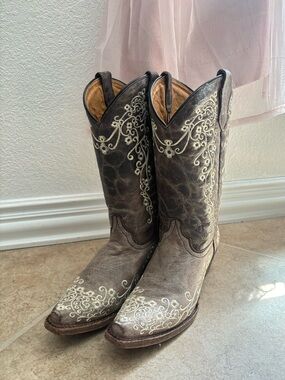 Embroidered Western Heeled Boots